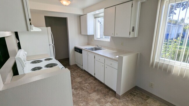 Building Photo - ANNETTE342-344