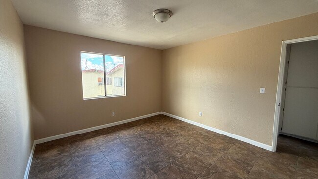 Building Photo - Two Bedroom One Bathroom Apartment in San Bernardino!