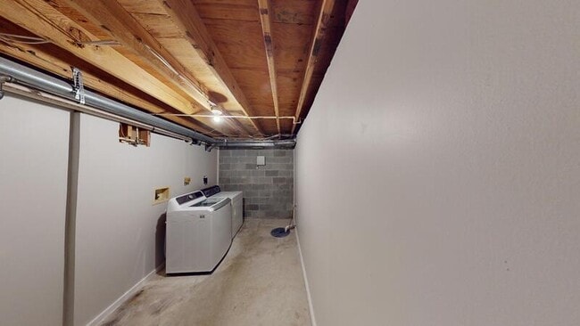 Building Photo - 1831 N Spring St
