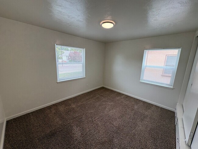 Building Photo - Charming Home for Rent Available Now!