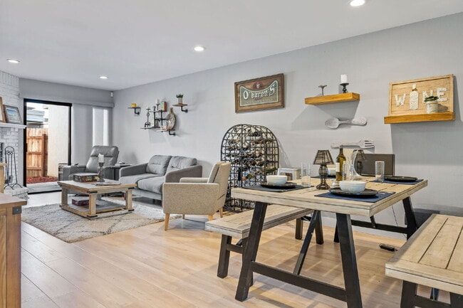 Building Photo - 4 Bedroom Condo for Rent in Ventura!