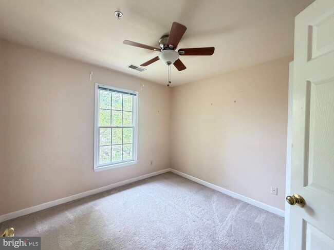 Building Photo - 225 Deer Meadow Ln