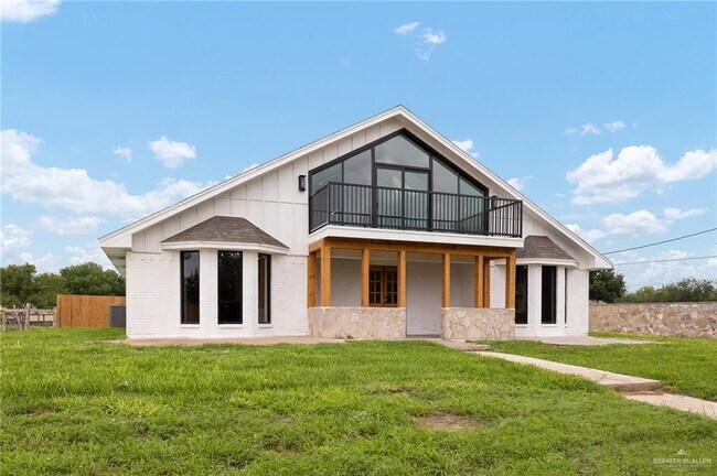Building Photo - 12304 Lakeview Dr