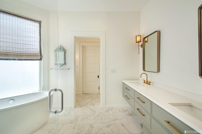 Building Photo - 3242 Washington St