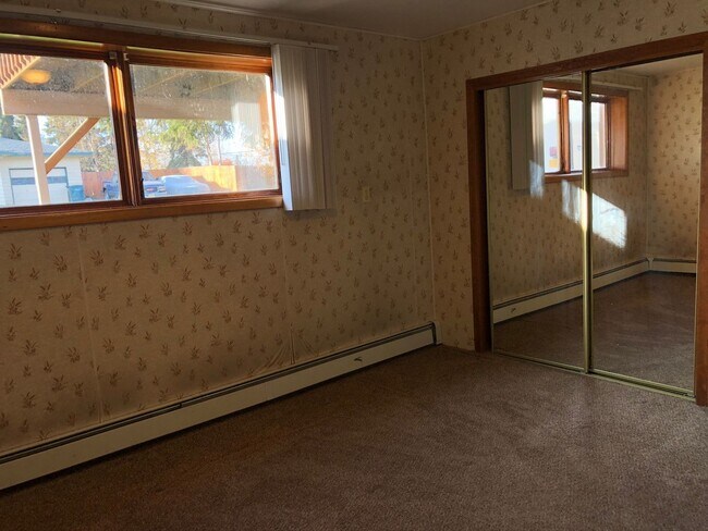 Building Photo - 2 Bedroom 1 Bathroom in Duplex | Near JBER & Cheney Lake!