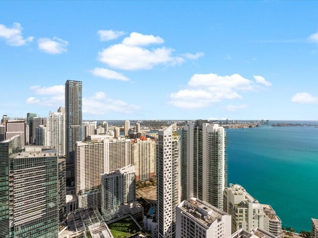 Building Photo - 1425 Brickell Ave