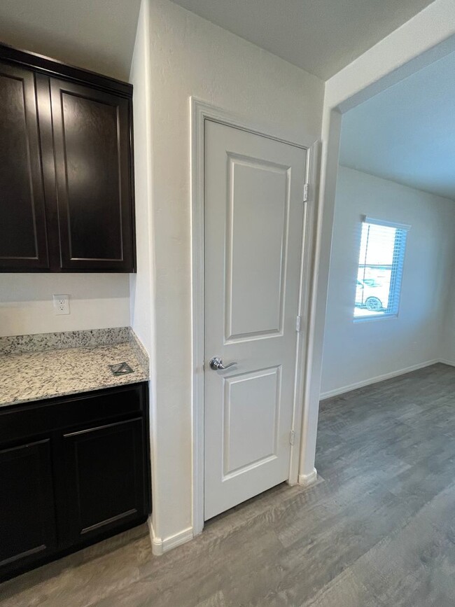 Building Photo - Spacious New-Build Family Home!