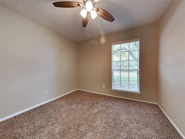 Building Photo - 123 Greenshire Dr