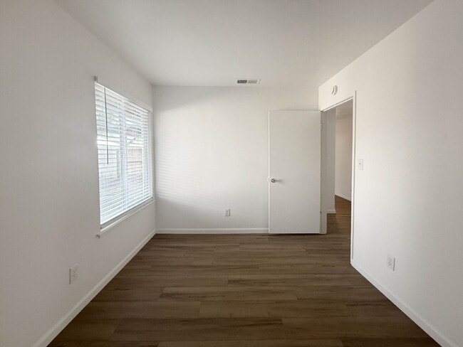 Building Photo - 3251 Mill Springs Dr