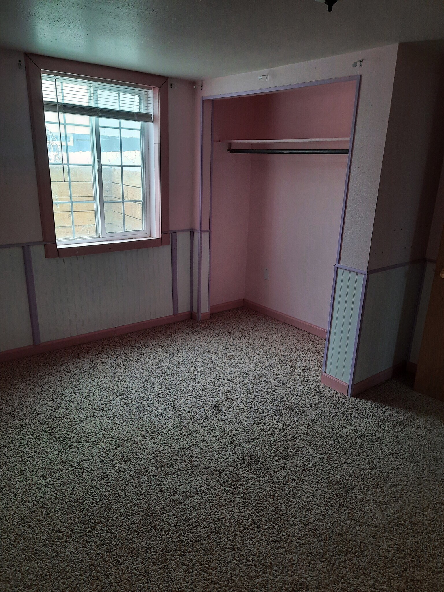 Basement bedroom #1 - 40016 Linden Dr