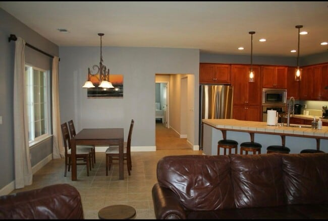 Building Photo - Beautiful 4 Bedroom 3 Bathroom House Atascadero