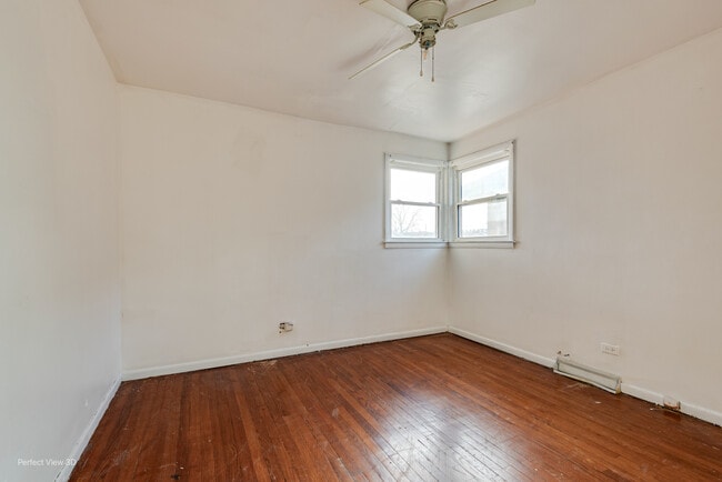 Building Photo - 2130 W 71st Pl