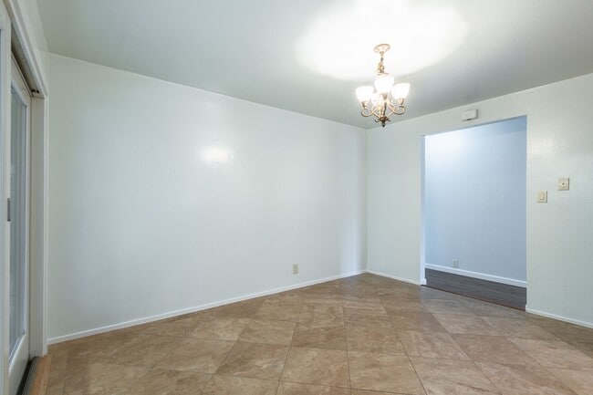 Building Photo - Beautiful & bright 3 bed / 2 Bath San Brun...