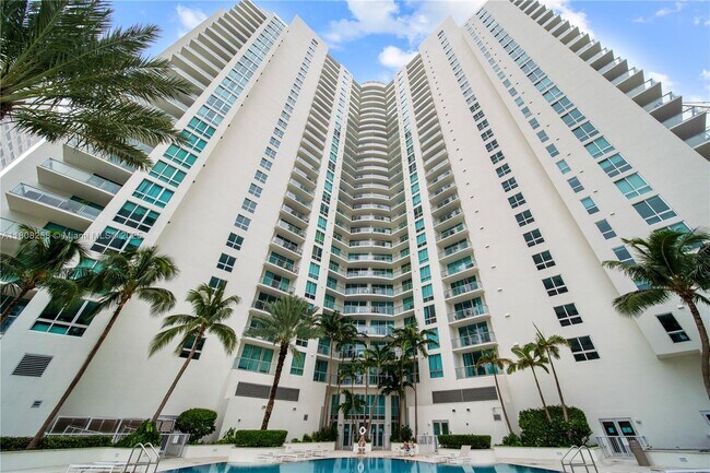 Building Photo - 300 S Biscayne Blvd