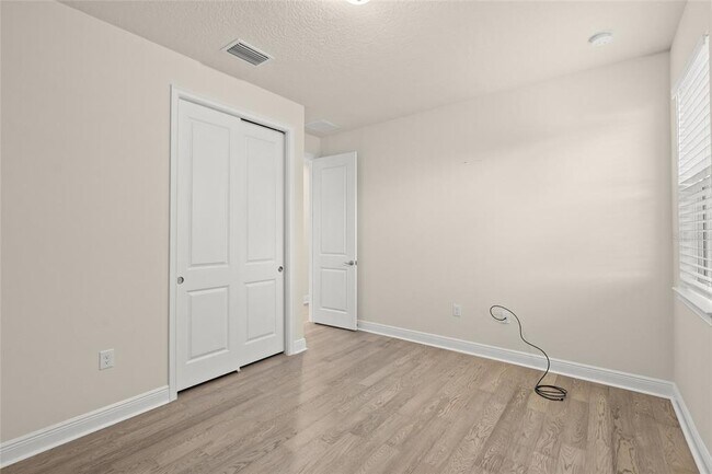 Building Photo - 5690 Long Shore Loop