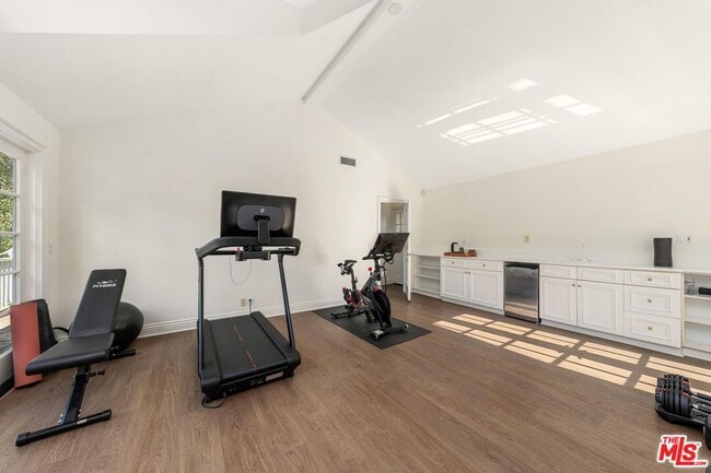 Building Photo - 515 S Westgate Ave