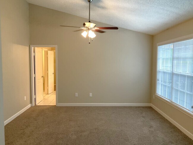 Building Photo - 3733 Lancewood Dr