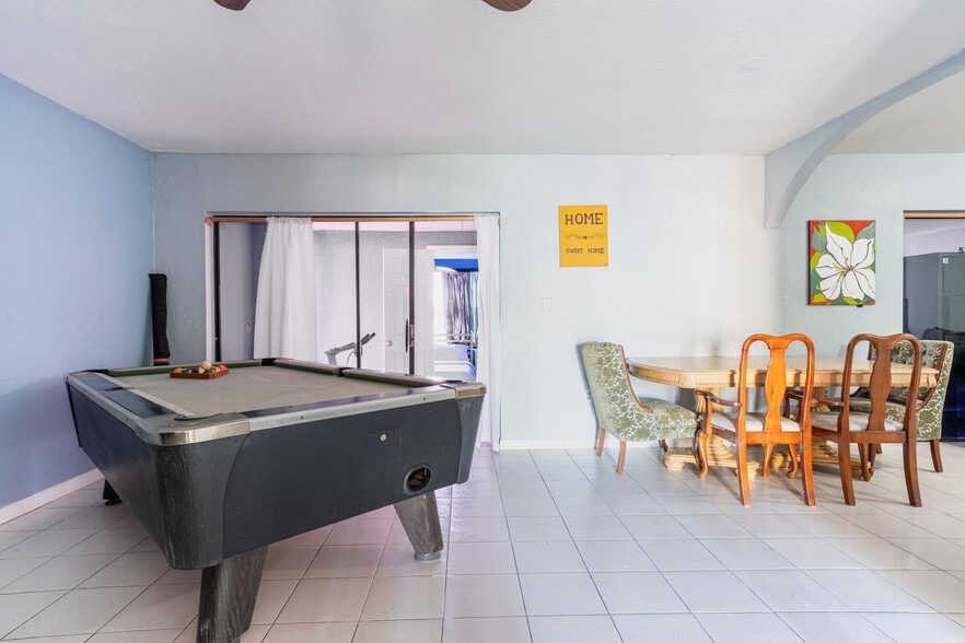 Building Photo - 1062 SW 135th Pl