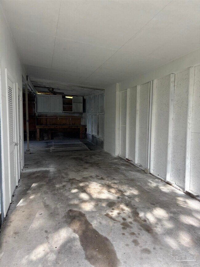 Building Photo - 5095 Crestwood Rd