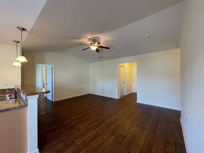 Building Photo - Don't miss this cute 3BR/2BA home in St. John's Ridge w/ attached garage!