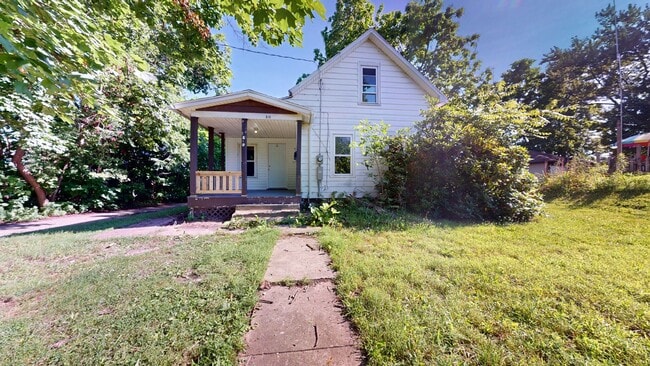 Primary Photo - Small bungalow with updates!