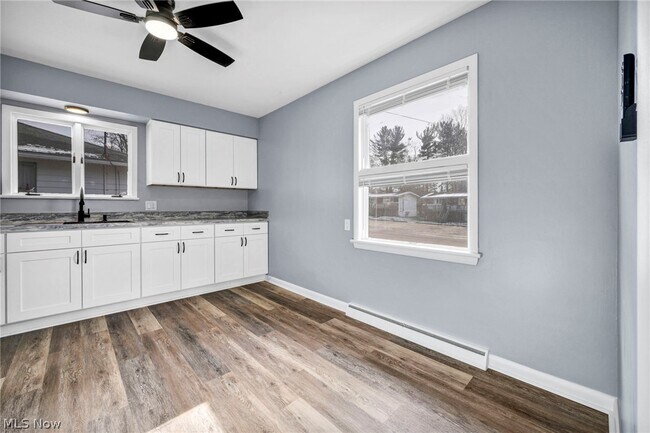 Building Photo - 1171 Jason Ave