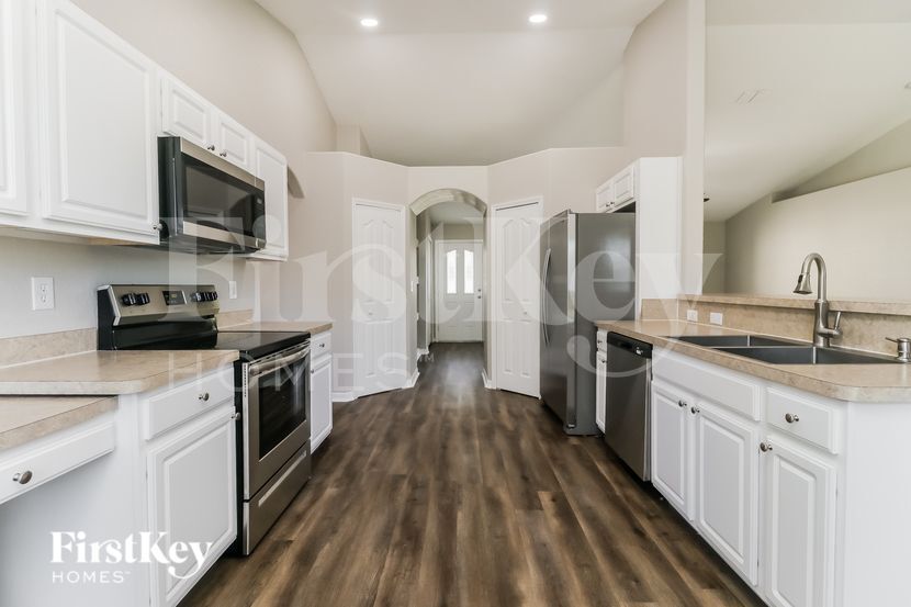 Building Photo - 11040 Red Coach St