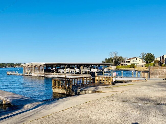 Building Photo - 74 April Hill