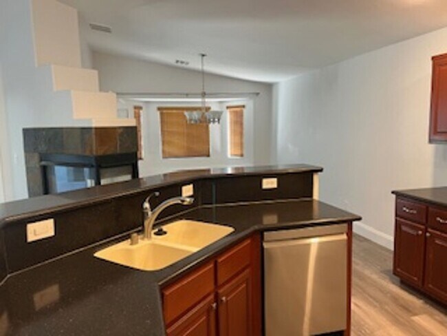 Building Photo - Beautiful Spacious Single story Home in Allen Manor