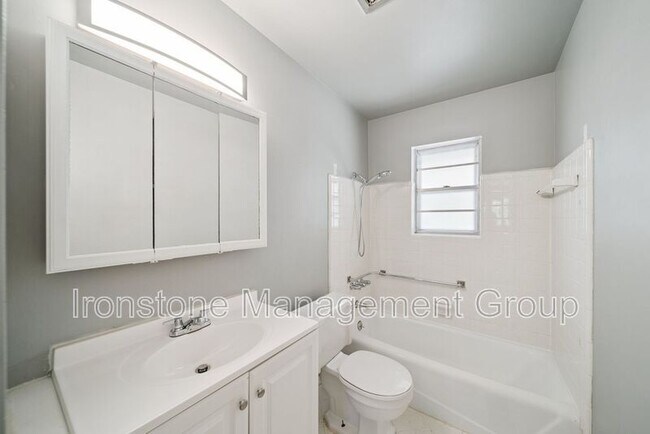 Building Photo - 5824 E 35th St