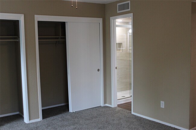 Building Photo - 2011 Spenwick Dr