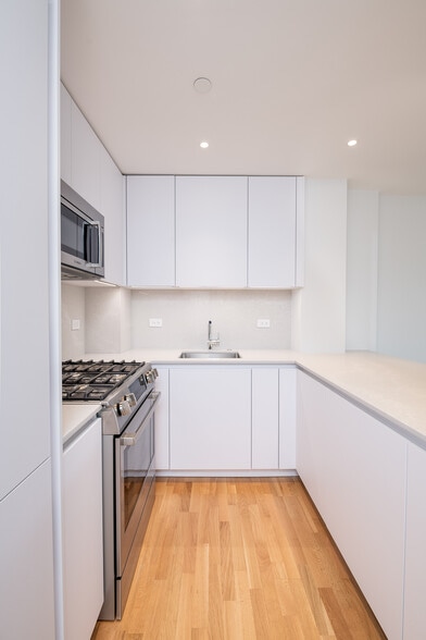 Building Photo - 1410 Columbia Rd