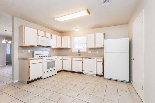 Building Photo - 28907 Binefield St