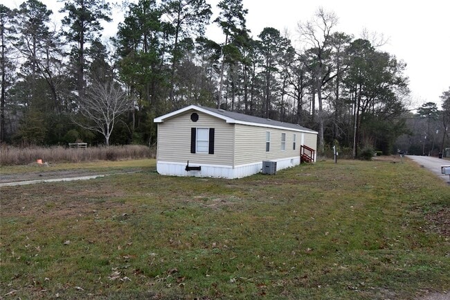 Building Photo - 2 Lakeview Ln