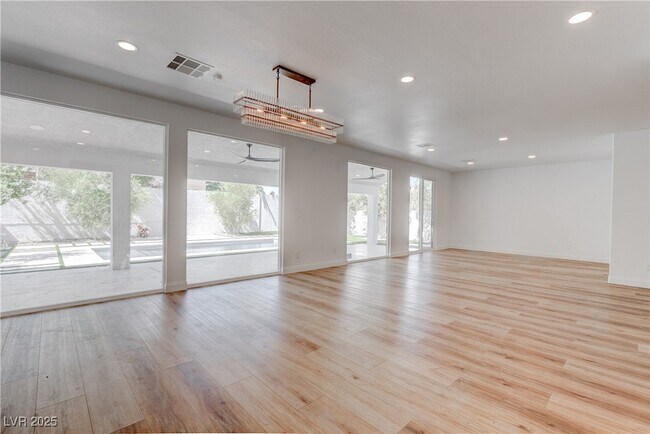 Building Photo - 10018 Twilight Canyon Ct