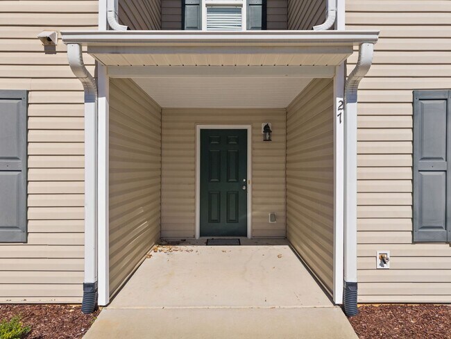 Building Photo - ONE MONTHS RENT FREE FOR THIS SPECIFIC 3 B...