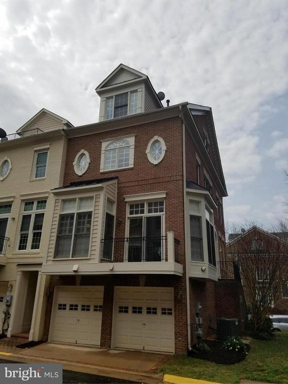 Building Photo - 1619 Seneca Ave