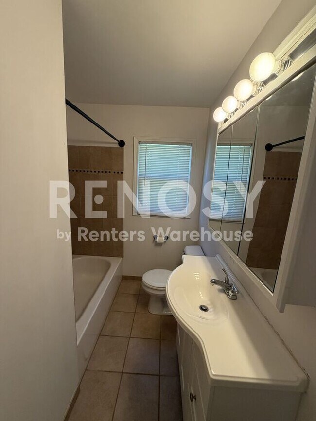 Building Photo - Availablae July 1st 4 Bedroom 2 Bath Single Family Home in Rochester