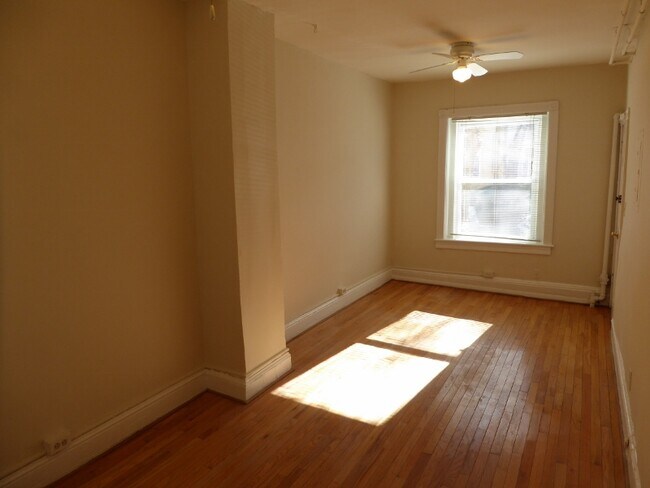 Building Photo - 2137 Newport Pl NW