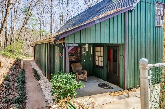 Building Photo - 42 Arminda St