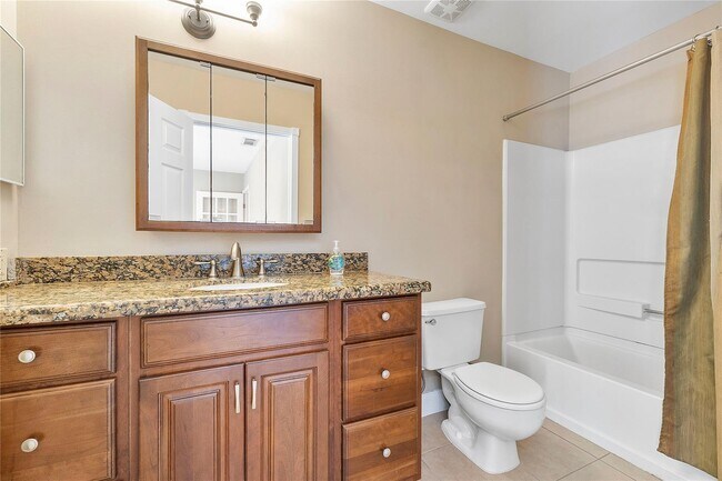 Building Photo - 815 W Boynton Beach Blvd