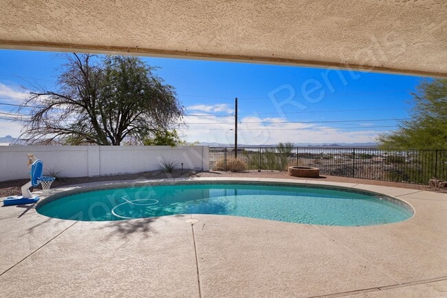 Building Photo - CUL-DE-SAC POOL HOME!