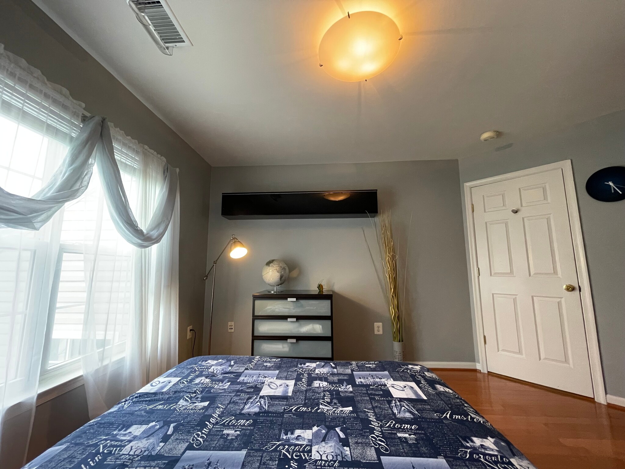 Building Photo - 6615 Schurtz St