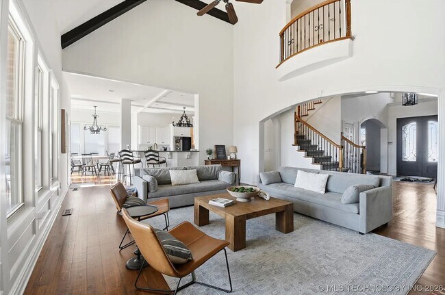 Building Photo - Exquisite custom home with high end finishes located in the gated community of Maple Ridge Village