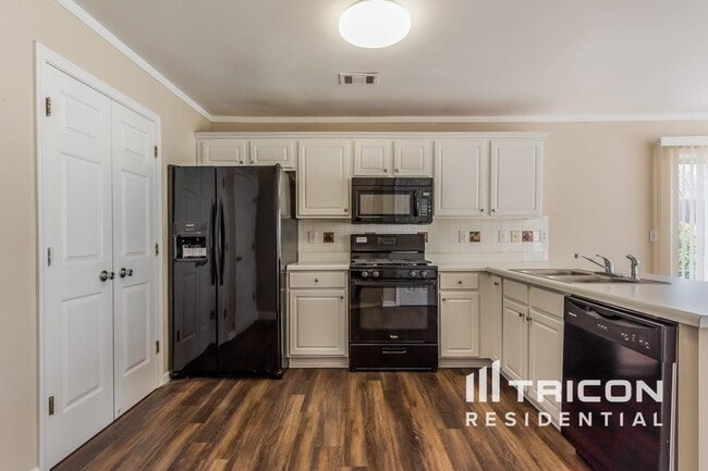 Building Photo - 136 Grove Park Ln