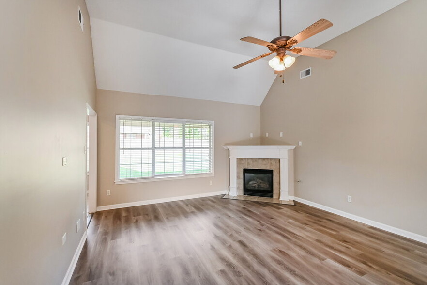 Building Photo - 3123 Quartz Dr