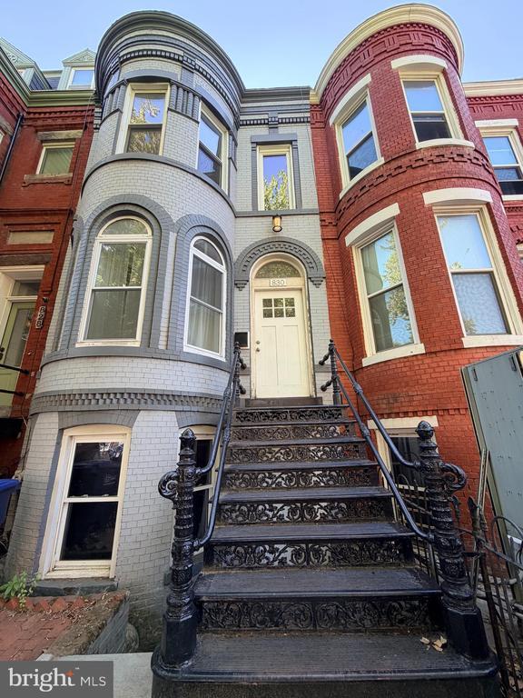 Building Photo - 830 7th St NE