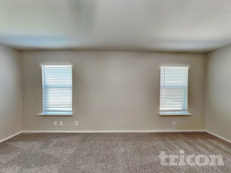 Building Photo - 2007 Mission Cove