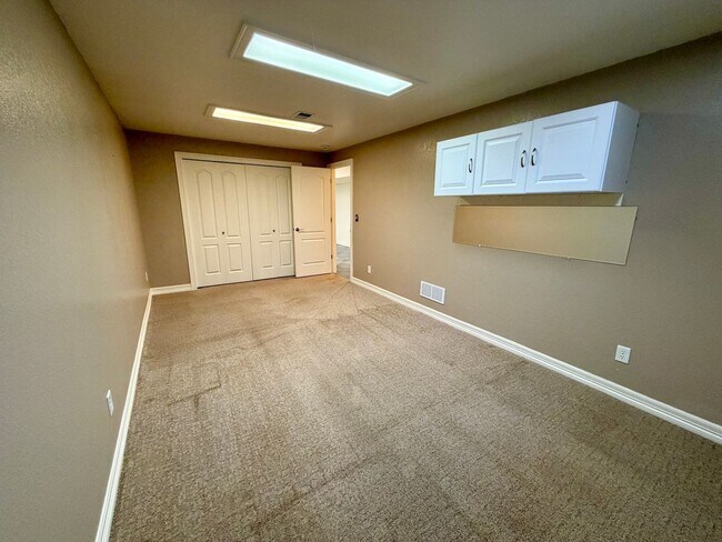 Building Photo - 625 Red Tail Dr