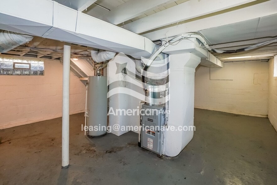 Building Photo - 324 Danberry St